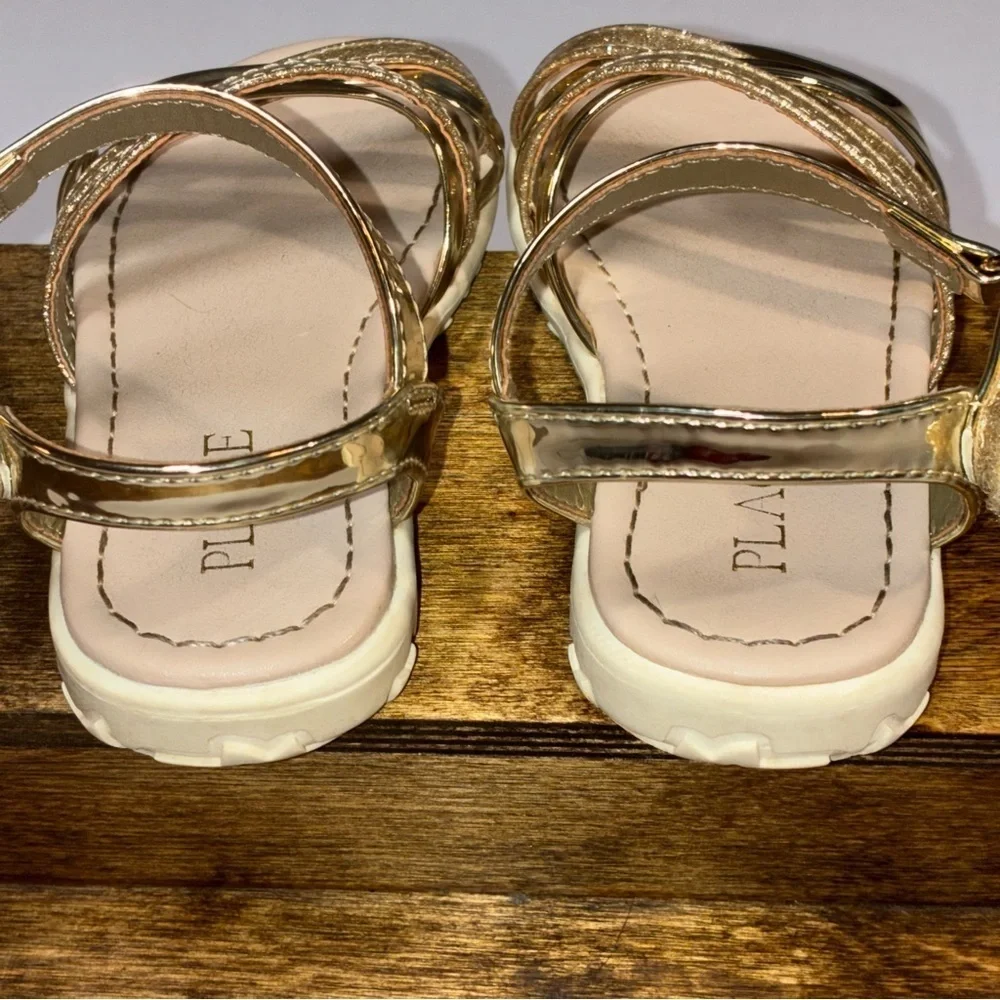 The Childrens Place Girls Gold Strappy Sandals Glitter Straps Size 7